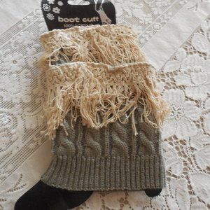 Woman's cable knit fringe boot cover